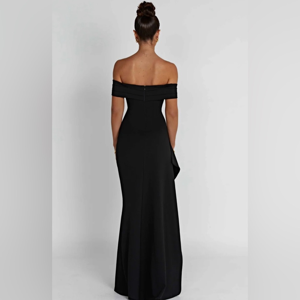 Perfect Condition, Unworn Just Not The Right Size - image 2